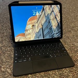 iPad Ait 4th generation 64GB Slate Grey with Magic Keyboard and Apple Pencil